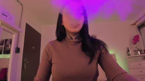 Snapshot of lindaa_miller chatting on December 15, 2:30 am linda miller online show from December 15, 2:30 am