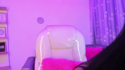 Snapshot of lindaa_miller chatting on December 16, 4:45 am linda miller online show from December 16, 4:45 am