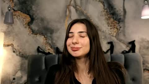 Snapshot of lindablyee chatting on October 23, 6:28 pm lili online show from October 23, 6:28 pm