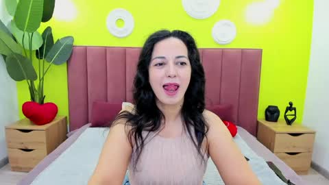 Linda online show from May 18, 1:24 am