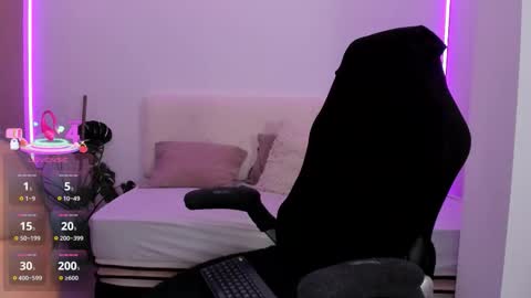 Linda  --  online show from October 21, 9:32 am