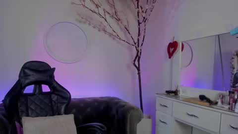 Snapshot of lindsay_khaleesi chatting on October 3, 9:12 pm Lindsay online show from October 3, 9:12 pm