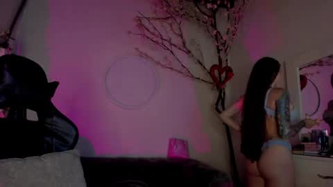 Lindsay    online show from May 3, 3:01 am