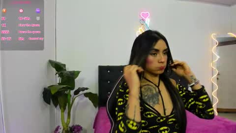 Snapshot of lindsay_tay chatting on March 23, 3:32 am Linda online show from March 23, 3:32 am