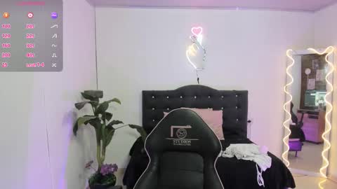 Snapshot of lindsay_tay chatting on March 29, 3:17 am Linda online show from March 29, 3:17 am