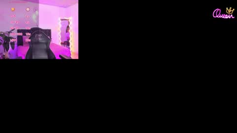 Snapshot of lindsay_tay chatting on April 16, 3:18 am Linda online show from April 16, 3:18 am