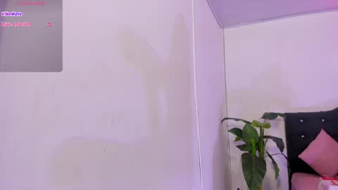 Snapshot of lindsay_tay chatting on May 11, 3:34 am Linda online show from May 11, 3:34 am