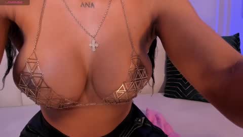 Snapshot of lindseycox chatting on February 14, 8:26 pm Lin online show from February 14, 8:26 pm