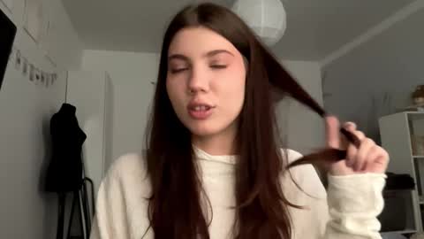 Linda online show from March 20, 1:27 pm