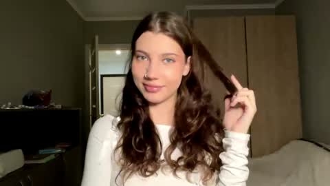 Linda online show from April 2, 1:09 pm