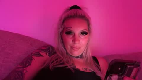 Lindzay online show from November 3, 1:19 am