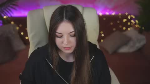 Snapshot of lindsyrawr chatting on April 1, 6:49 pm Lindsy online show from April 1, 6:49 pm