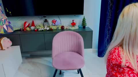 Chloe online show from February 10, 7:01 am