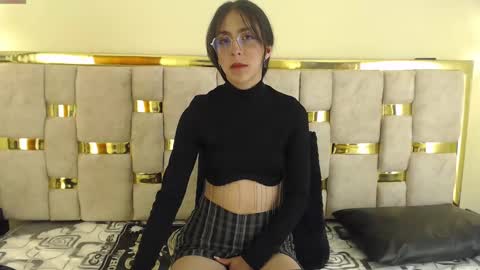 Snapshot of ling_ling24 chatting on February 4, 6:57 am ling ling24 online show from February 4, 6:57 am