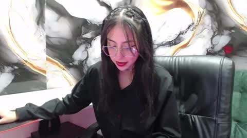 Snapshot of ling_ling24 chatting on February 6, 4:10 am ling ling24 online show from February 6, 4:10 am