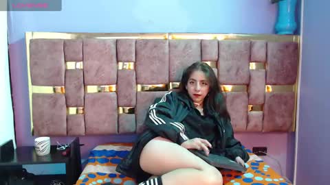 Snapshot of ling_ling24 chatting on March 5, 5:50 am ling ling24 online show from March 5, 5:50 am