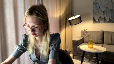 Snapshot of linneabercier chatting on April 7, 9:32 am Emma online show from April 7, 9:32 am