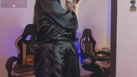 Snapshot of linoshka_1 chatting on February 26, 8:30 pm Luciana online show from February 26, 8:30 pm