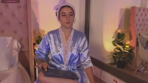 Snapshot of linoshka_1 chatting on March 29, 8:20 pm Luciana online show from March 29, 8:20 pm