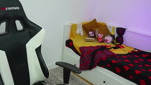 Tina online show from February 14, 7:10 pm