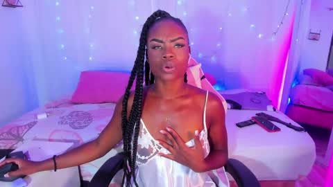 Snapshot of linsyadams chatting on December 13, 9:09 pm online show from December 13, 9:09 pm