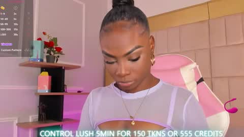 Snapshot of linsyadams chatting on December 21, 8:00 pm online show from December 21, 8:00 pm