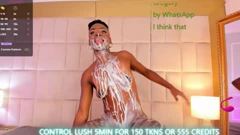 Snapshot of linsyadams chatting on December 24, 6:39 pm online show from December 24, 6:39 pm