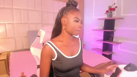 Snapshot of linsyadams chatting on January 9, 4:49 pm online show from January 9, 4:49 pm