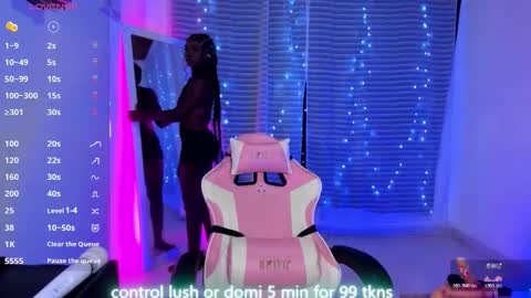 Snapshot of linsyadams chatting on October 28, 8:55 pm online show from October 28, 8:55 pm