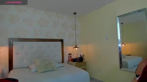  L I N Z I online show from November 16, 12:33 pm