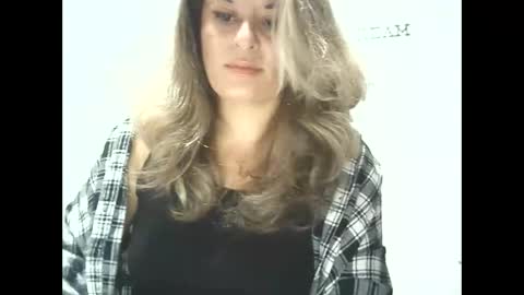 Snapshot of lionessmom chatting on October 17, 3:58 pm lionessmom online show from October 17, 3:58 pm