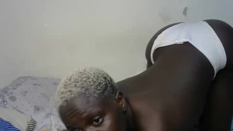 lionesss_ online show from October 28, 7:38 pm