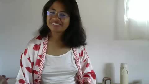 Snapshot of liora_selene chatting on February 1, 5:17 am liora online show from February 1, 5:17 am