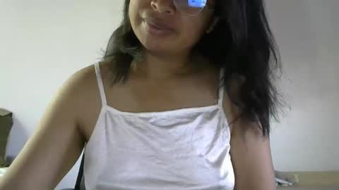 Snapshot of liora_selene chatting on April 27, 3:26 am liora online show from April 27, 3:26 am
