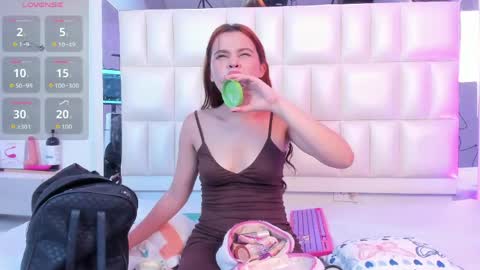 Liorah wolf online show from May 17, 7:43 pm