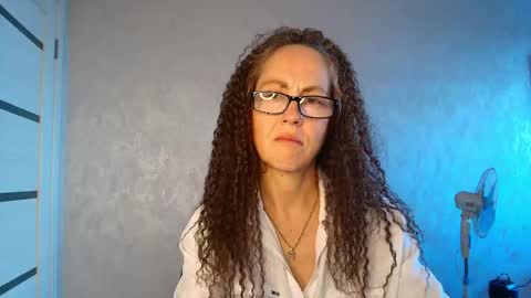 Liora Weiss online show from June 3, 2:33 pm