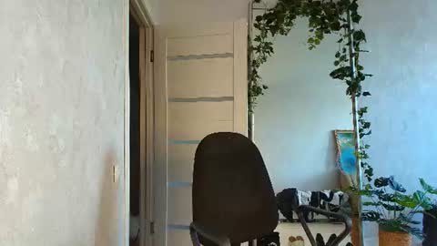 Snapshot of lioraweiss chatting on July 22, 7:55 am Liora Weiss online show from July 22, 7:55 am
