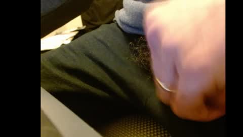 Snapshot of lip_balm chatting on December 28, 1:29 am lip_balm online show from December 28, 1:29 am