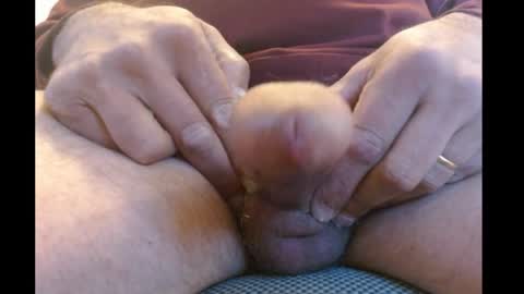 Snapshot of lip_balm chatting on April 4, 8:28 pm lip_balm online show from April 4, 8:28 pm