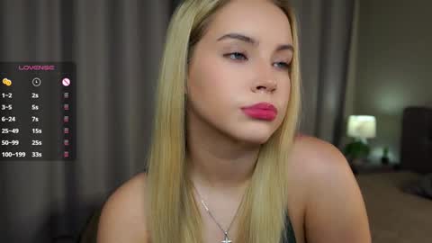 Snapshot of lipswithsmileonthem chatting on December 3, 1:08 am Amelia online show from December 3, 1:08 am