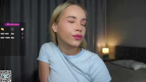Snapshot of lipswithsmileonthem chatting on December 27, 1:11 am Amelia online show from December 27, 1:11 am