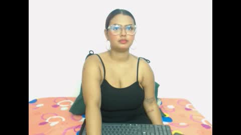 Snapshot of lipsyhot chatting on December 6, 11:03 pm Lipsy online show from December 6, 11:03 pm