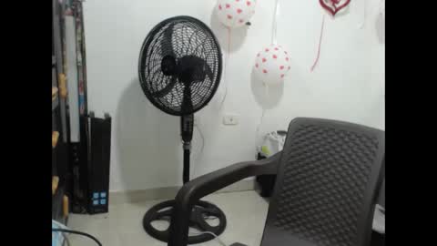 Snapshot of lipsyhot chatting on February 17, 9:03 am Lipsy online show from February 17, 9:03 am