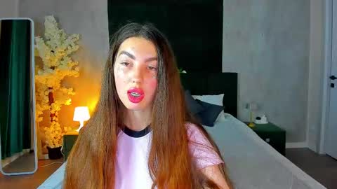 Snapshot of lira_revery chatting on November 17, 1:00 am Lira revery online show from November 17, 1:00 am