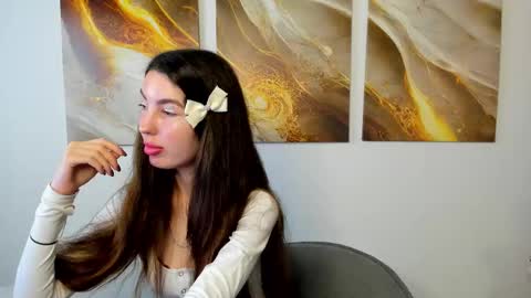 Snapshot of lira_revery chatting on November 20, 1:06 am Lira revery online show from November 20, 1:06 am