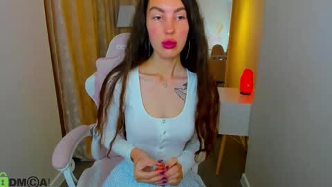 Snapshot of lira_revery chatting on November 24, 12:54 am Lira revery online show from November 24, 12:54 am