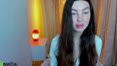 Snapshot of lira_revery chatting on December 1, 11:54 pm Lira revery online show from December 1, 11:54 pm