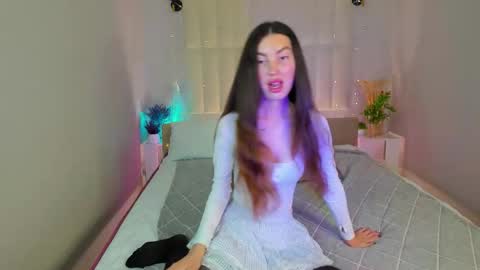 Snapshot of lira_revery chatting on December 3, 12:29 am Lira revery online show from December 3, 12:29 am