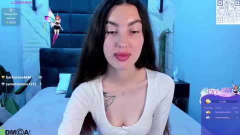 Snapshot of lira_revery chatting on December 16, 11:43 pm Lira revery online show from December 16, 11:43 pm