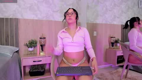 Snapshot of liriasweetie chatting on April 24, 11:23 am liria online show from April 24, 11:23 am